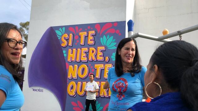 Lía Limón develó murales contra la violencia de género
