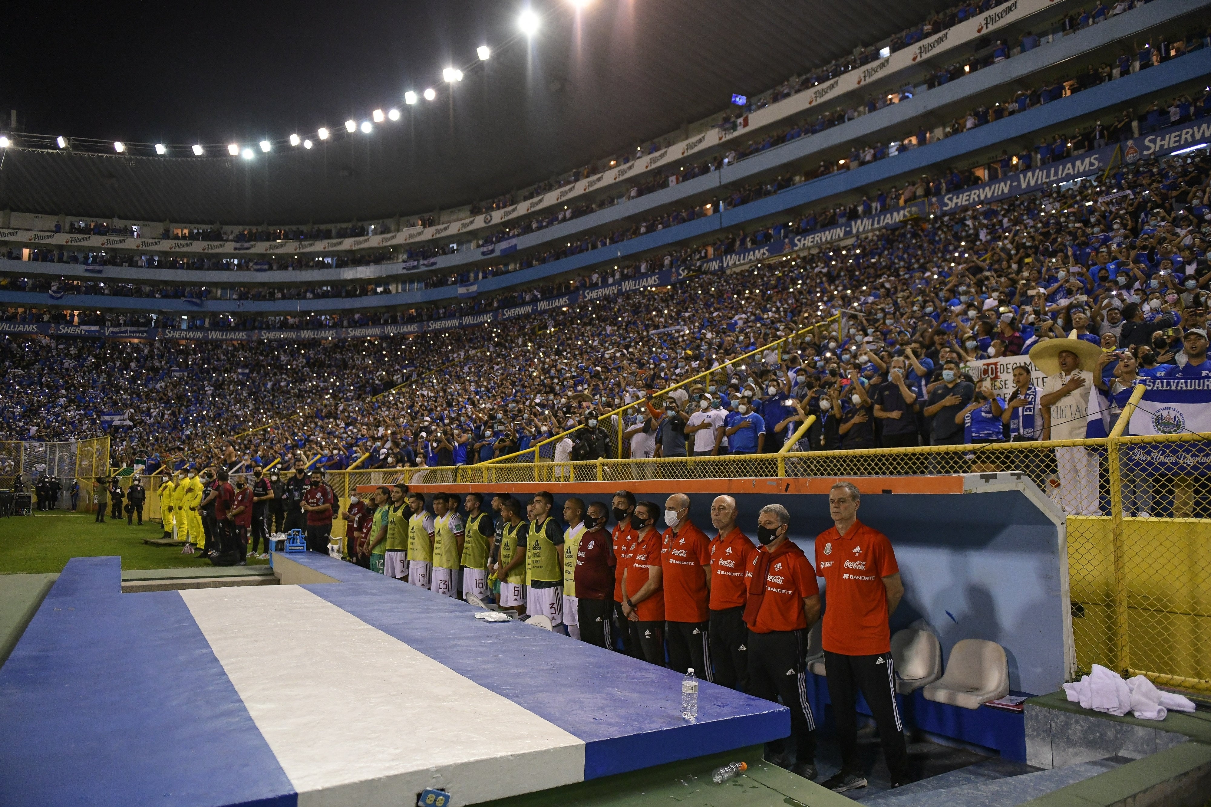 Aficionados de la Selección de El Salvador en El Cuscatlán
