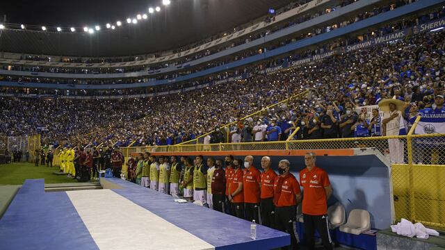 Aficionados de la Selección de El Salvador en El Cuscatlán