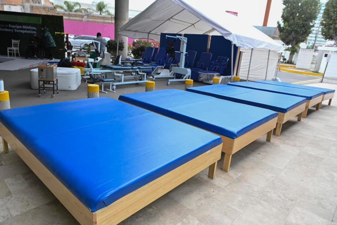 Ruth González encabeza entrega de renovación de equipo médico para el CREE en San Luis Potosí