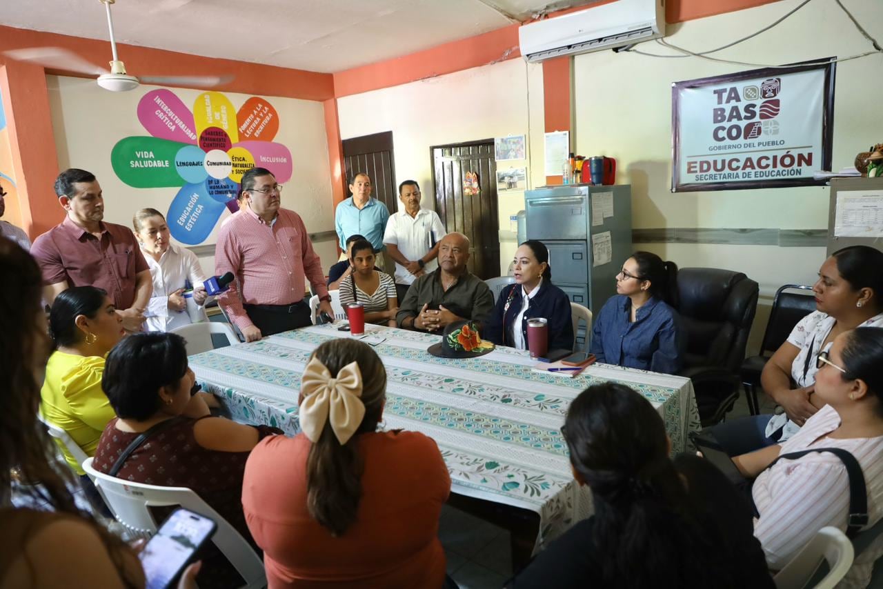 Gobierno de Tabasco y Pemex dialogan con padres por escuelas junto a Refinería Olmeca
