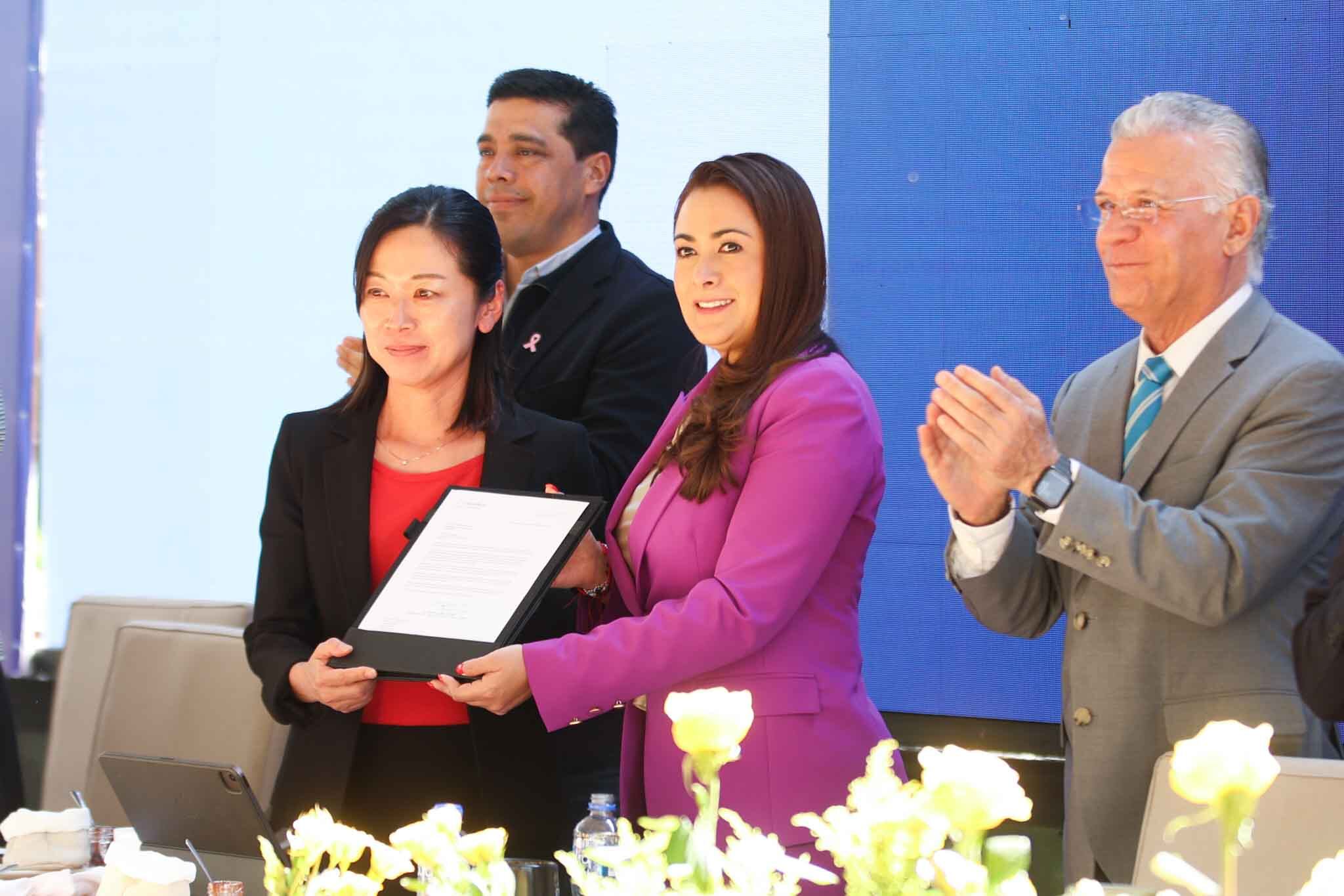 Tere Jiménez con empresarios de Japón