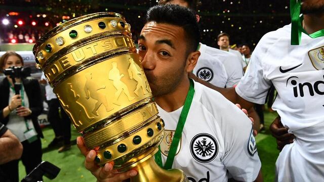 Marco Fabián tras ganar la Copa Alemana.
