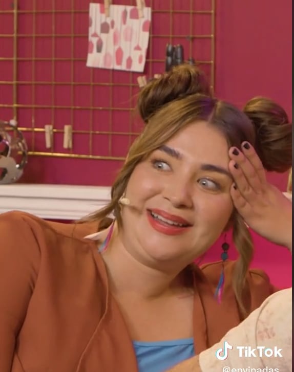 Daniela Luján impactada por la presencia de Imanol.