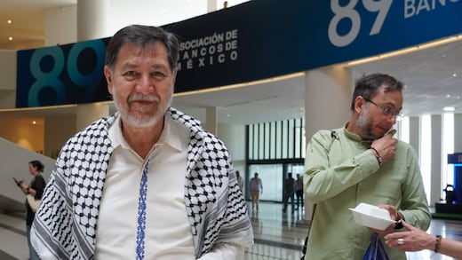 Reciben a Fernández Noroña con gritos de “corrupto”: así respondió