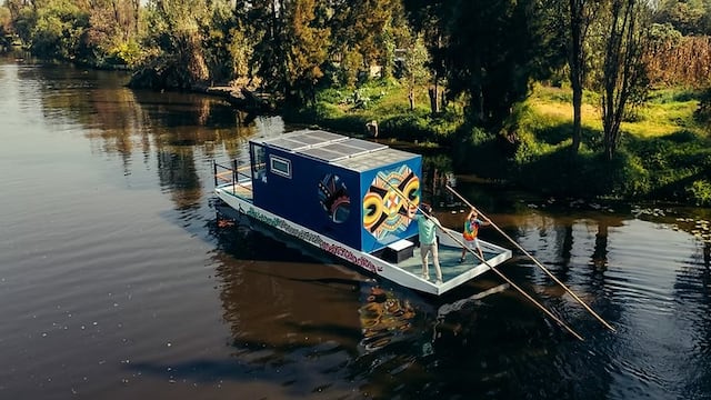 Trajinera con hospedaje en Xochimilco se anunciaba en Airbnb sin permisos