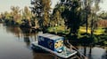 ¿Cuánto cuesta hospedarse en la trajinera de Xochimilco anunciada en Airbnb?