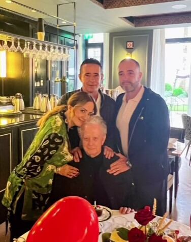 Andrea Legarreta y familia