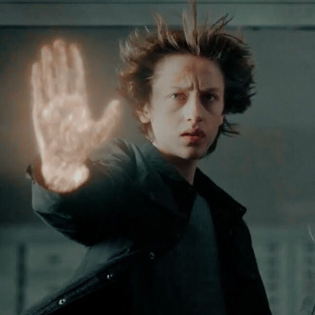 Percy Hynes White como Andy Strucker en la serie de The Gifted