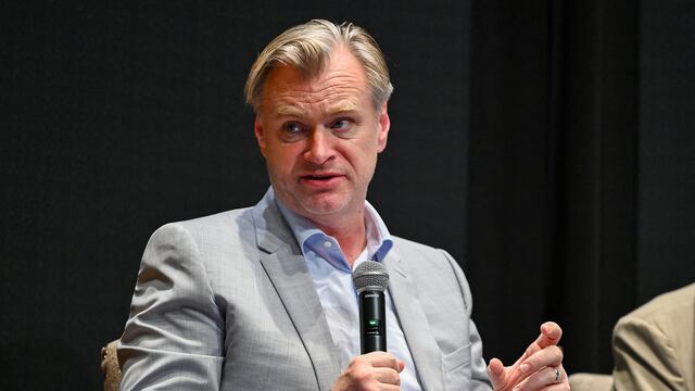 Christopher Nolan, director de Oppenheimer, se vuelve destinatario de carta de sobrevivientes de bombas atómicas de Hiroshima y Nagasaki
