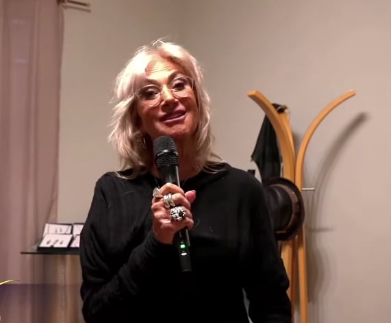 Adela Micha invita a su venta de bazar