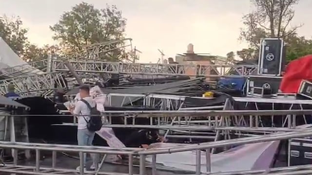 caída del escenario en la explanada de la alcaldía Gustavo A. Madero