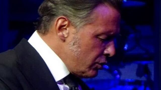 El nuevo look del cantante no convence a muchos.