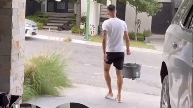 Jugador de Rayados ayuda a los osos con agua