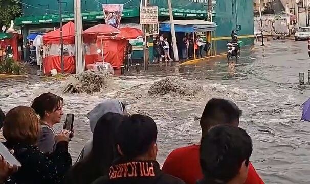 Fuertes lluvias inundan Ermita Iztapalapa en CDMX