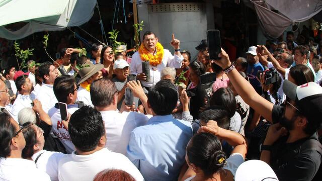 Alejandro Armenta apoya a habitantes de Sierra Negra, Puebla