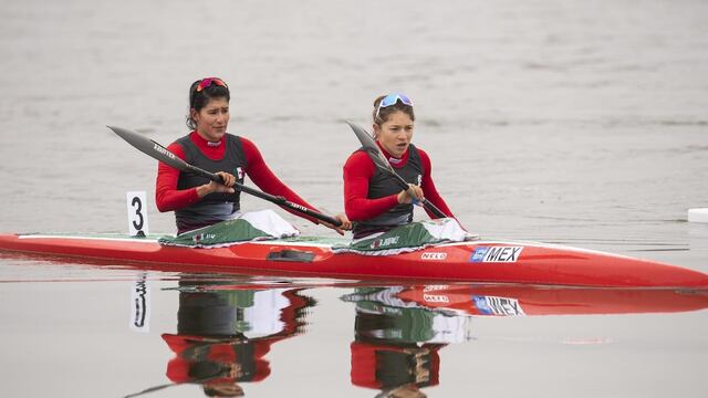 Beatriz Briones y Karina Alanís.