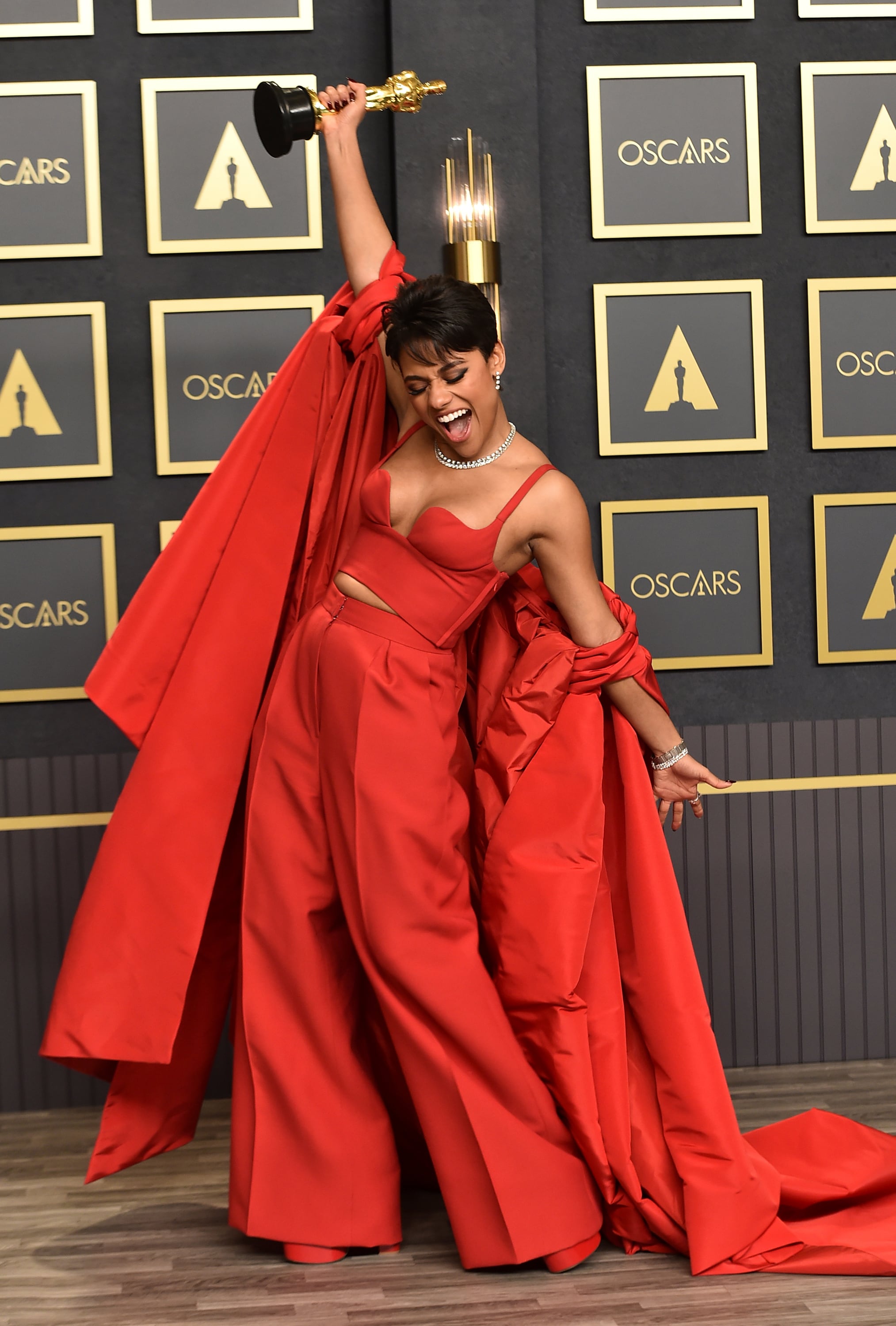 Ariana DeBose es la primera persona queer afroamericana en ganar el Oscar 2022