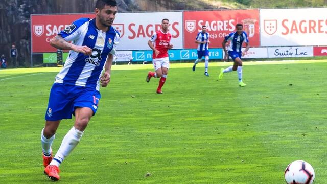 Tecatito fue titular y jugó los 90 minutos