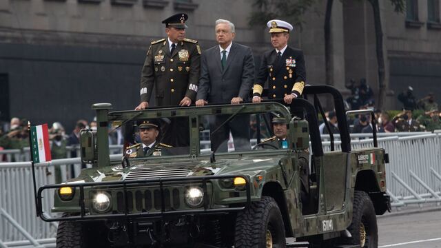 AMLO en el desfile militar