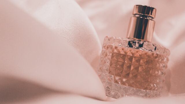 Ritual del perfume en el pie derecho