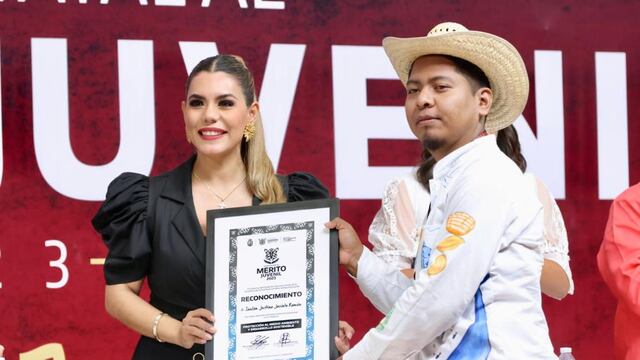 Evelyn Salgado entrega 10 Premios al Mérito Juvenil 2023