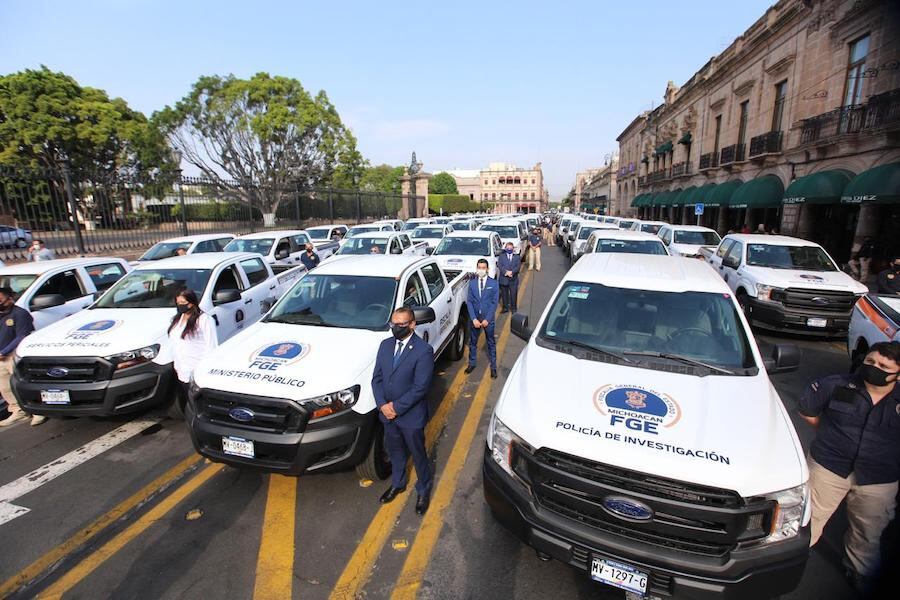 Entregan 150 patrullas nuevas en Michoacán.