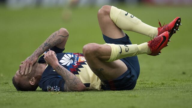 Ménez se duele de su lesión.