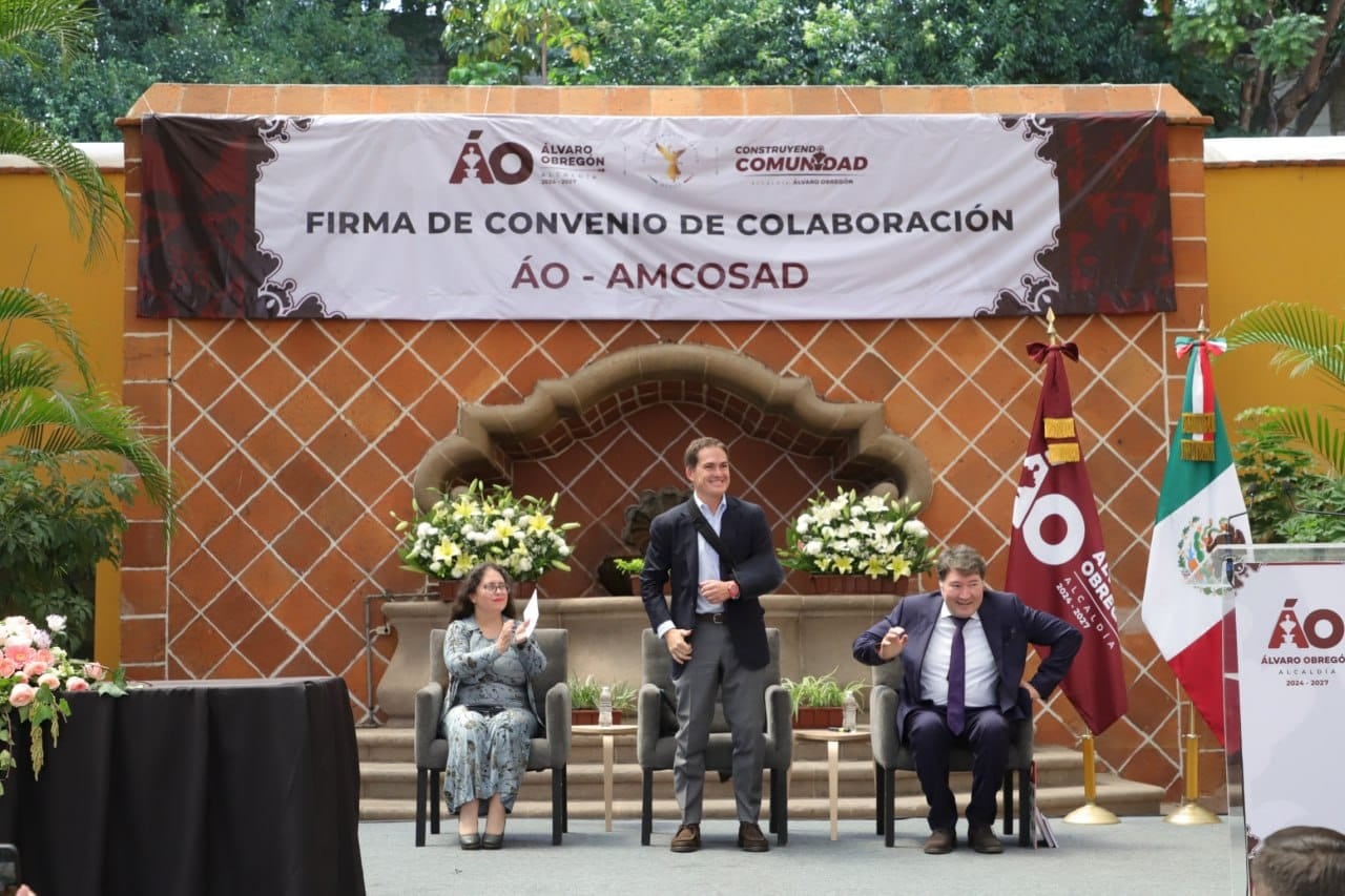 Álvaro Obregón firma acuerdo con AMCOSAD para impulsar cooperación internacional.