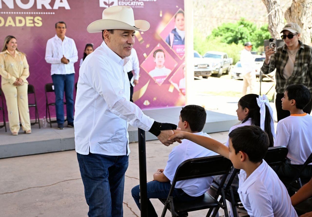 Alfonso Durazo refuerza apoyo a estudiantes y comunidades rurales