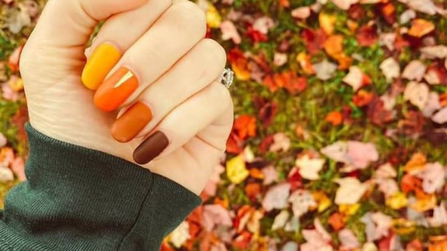 7 diseños fáciles y bonitos de uñas para darle la bienvenida al otoño 2023