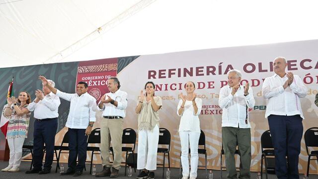 AMLO en el inicio de producción de refinería Dos Bocas