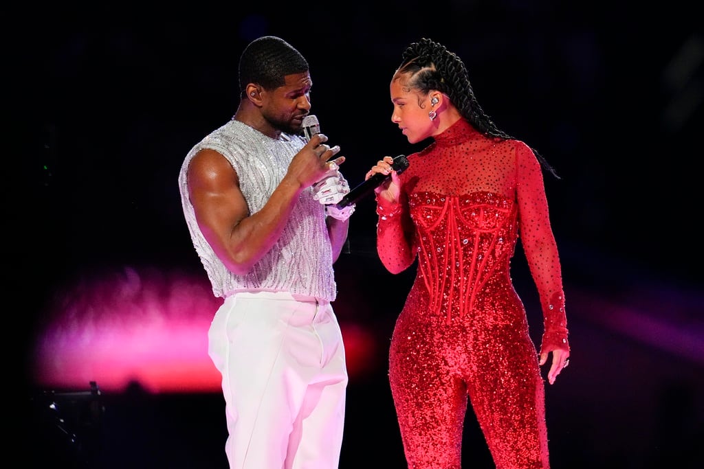 Usher con Alicia Keys en el Super Bowl.