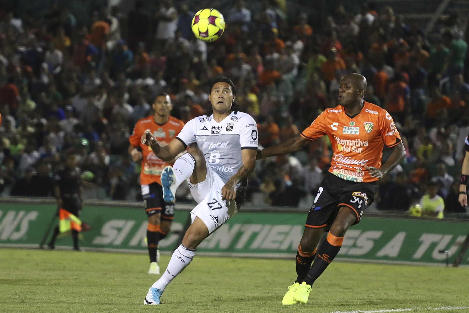 Aquivaldo Mosquera es un exfutbolista colombiano nacionalizado mexicano que sigue su carrera como entrenador, no lejos de los escándalos mediáticos