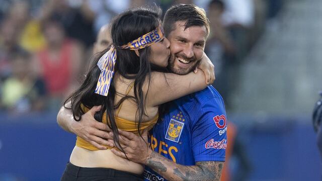 André-Pierre Gignac al momento de la irrupción.