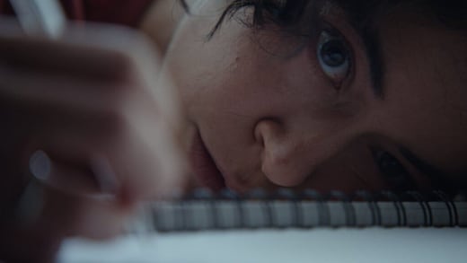 ¿Vale la pena Líbralos del mal? La nueva pesadilla con Tatiana Maslany