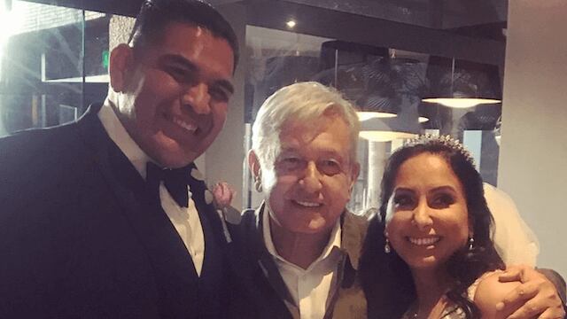 El presidente se tomó unas fotos con la pareja