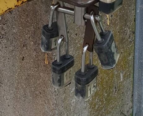 Nudo bruniano con candados