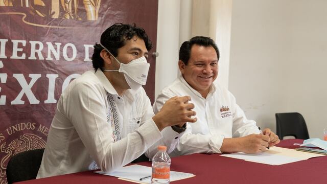 Marath Bolaños y Joaquín Jesús Díaz Mena delegado de Bienestar en Yucatán