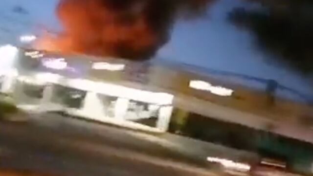 Incendio en fábrica de muebles en Chicoloapan