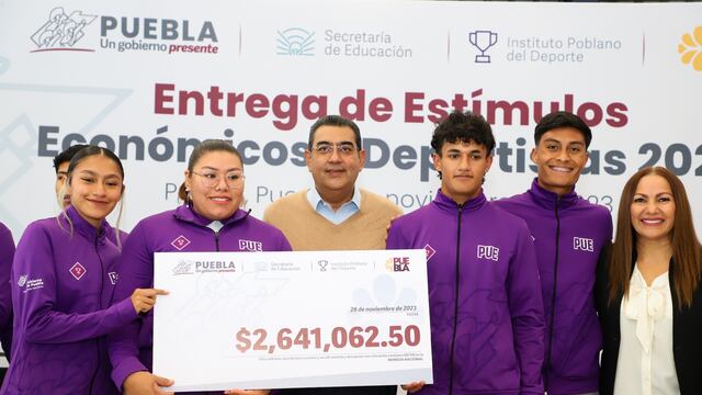 Sergio Salomón entrega de estímulos a deportistas