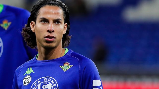 Lainez en un entrenamiento del Betis