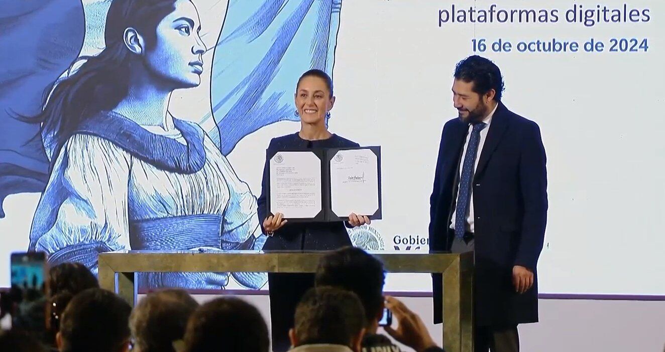 Claudia Sheinbaum firma iniciativa de reforma para brindar seguridad social a repartidores de plataformas