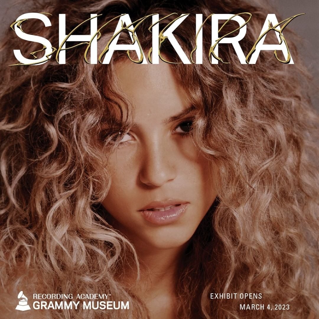 Cartel de la exposición de Shakira en el Museo de los Grammy