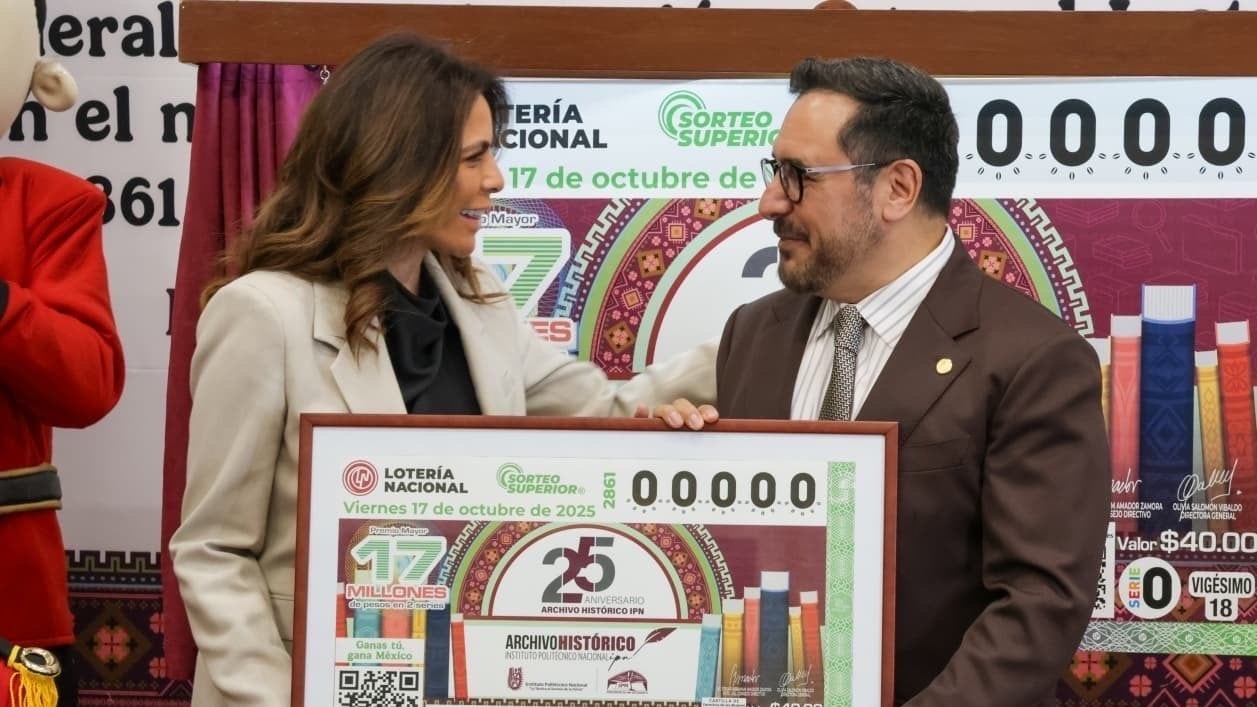 Olivia Salomón y Arturo Reyes develan billete conmemorativo del 25 Aniversario del Archivo Histórico del IPN