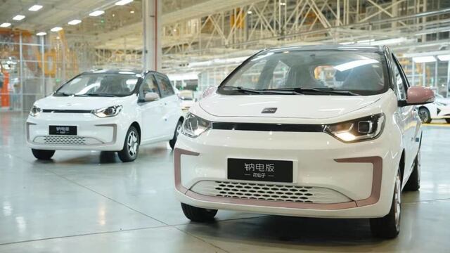 Auto eléctrico con batería de iones de sodio