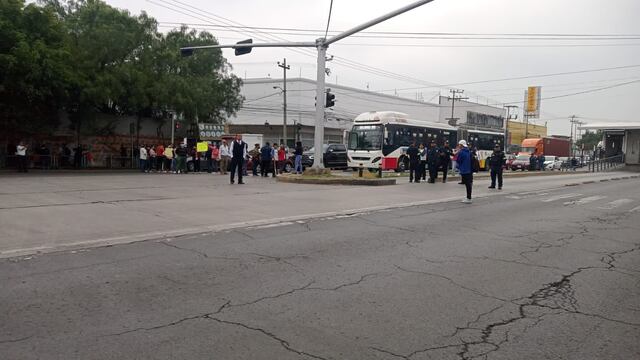 Bloqueo de vecinos en Ecatepec supera las 4 horas, autoridades inician diálogo