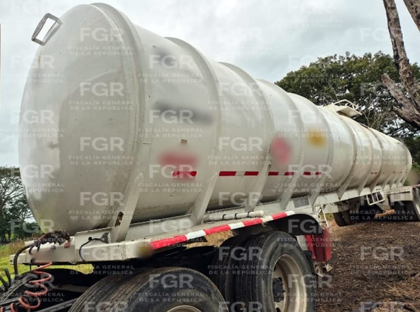 La FGR aseguró más de 36 mil litros de presunto hidrocarburo en Tabasco