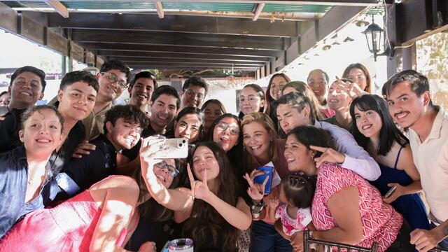 Maru Campos invita a estudiantes a hacer equipo por Chihuahua