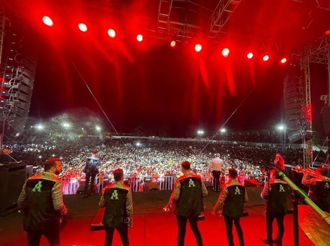 La Arrolladora Banda El Limón